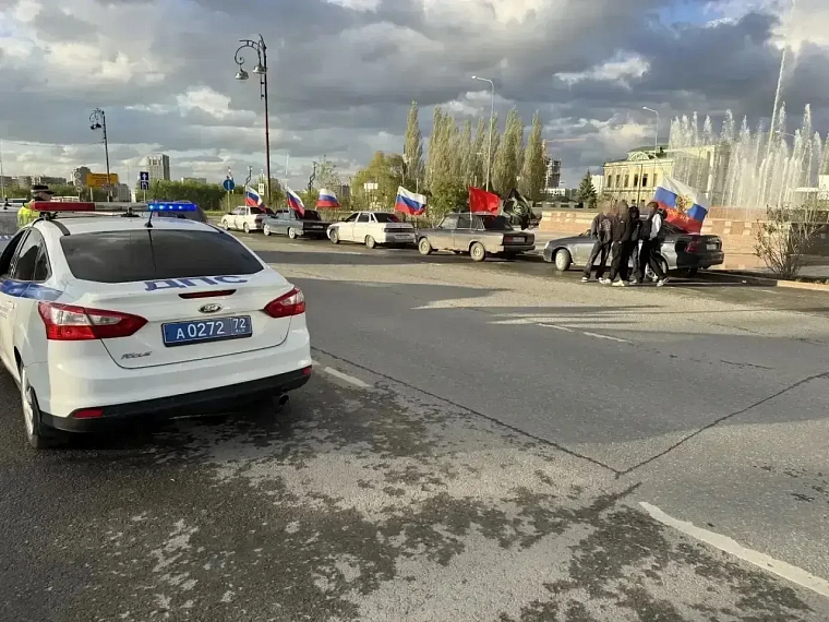 В Тюмени полиция остановила колонну молодых водителей: четверо из пяти не имели прав
