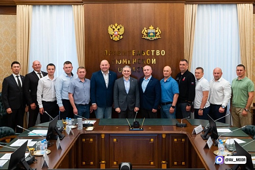 Александр Моор: Встретился с участниками президентской программы «Время героев»