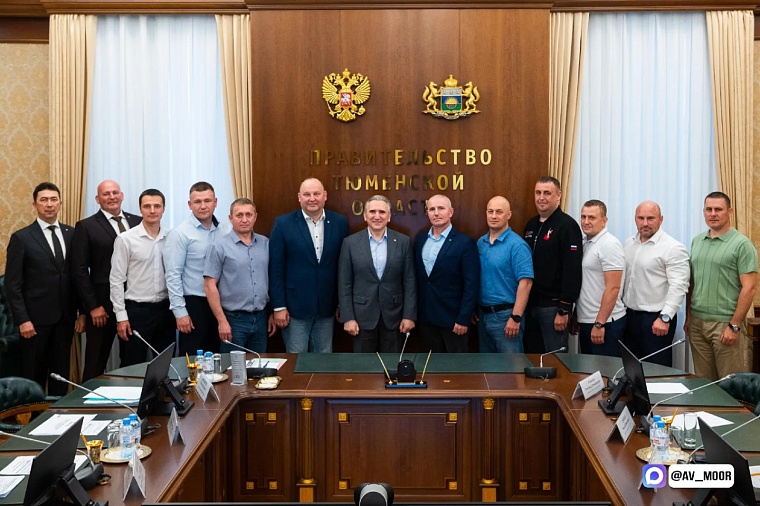 Александр Моор: Встретился с участниками президентской программы «Время героев»