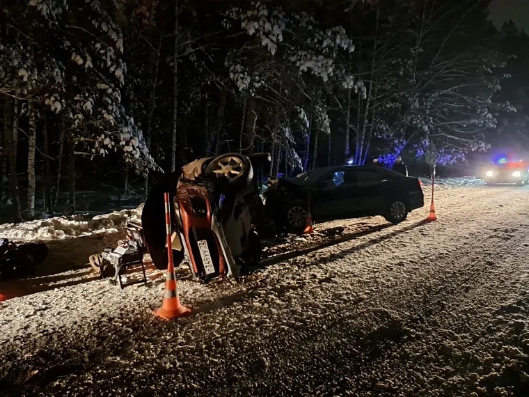 Многодетные родители погибли в аварии под Тюменью