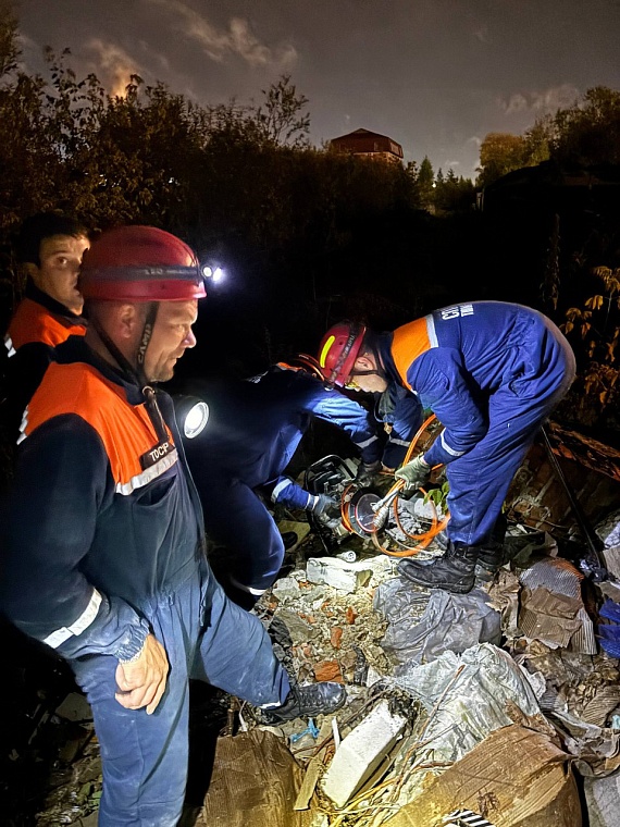 В Тюмени из-под завалов в гаражах на улице 50 лет ВЛКСМ спасли ребенка