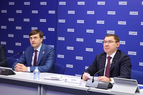 «Единая Россия» помогает образовательным учреждениям подготовиться к новому учебному году