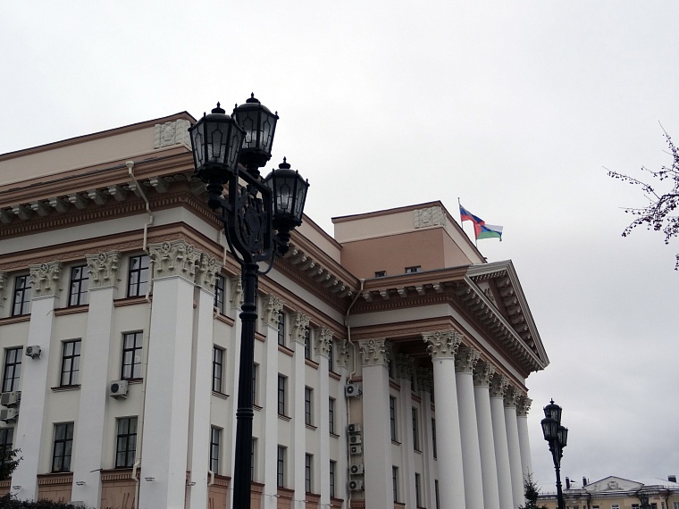 Александр Моор подписал постановление об ограничениях для мигрантов в Тюменской области