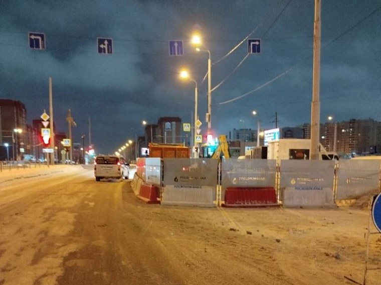 Улица Пермякова в Тюмени частично закрыта: водоканал проводит восстановительные работы