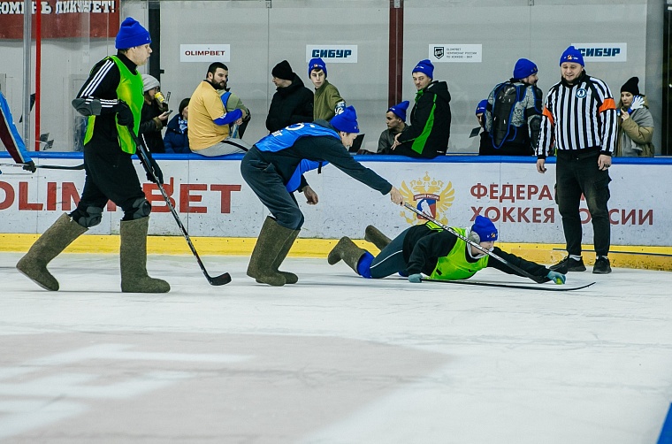 Хоккей на валенках объединил авитаторов