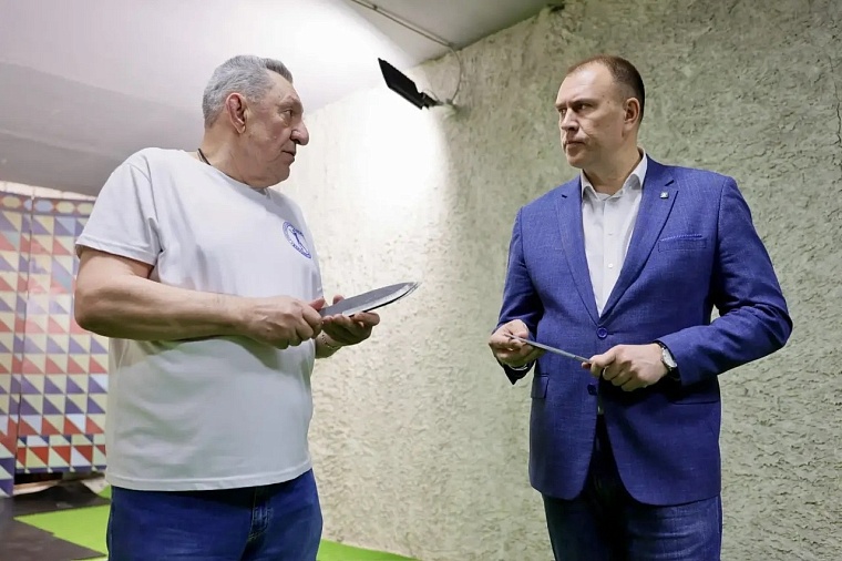 В тобольском тире открыли секцию по метанию ножа