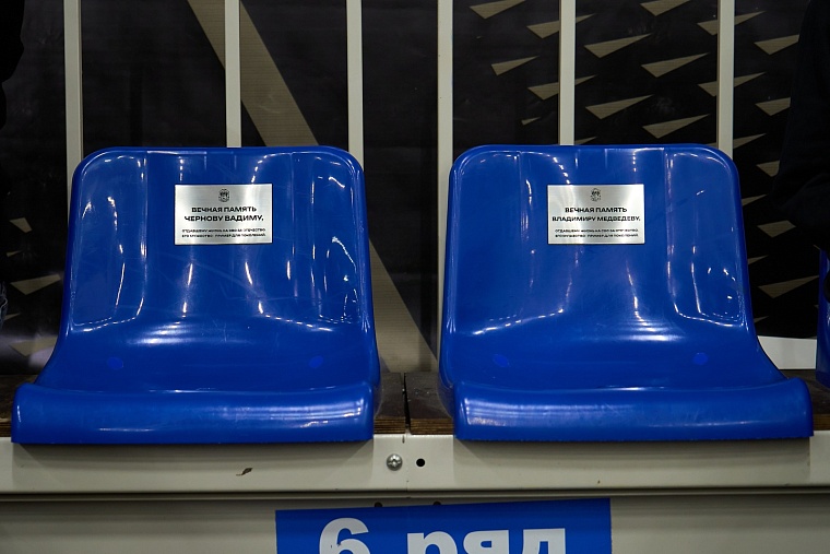 На тюменском стадионе появились таблички с именами погибших на СВО спортсменов