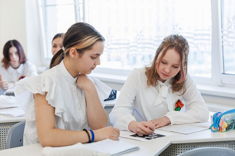 Тюменские школьники научатся читать «код города» по резным наличникам