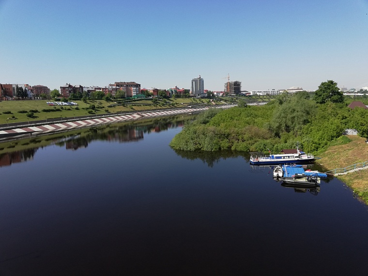 Паводок в Тюмени: нижний ярус набережной Туры полностью скрыт водой
