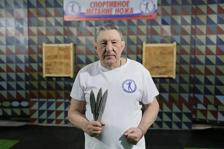 В тобольском тире открыли секцию по метанию ножа