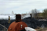 На Велижанском тракте в районе ТБО тушат пожар