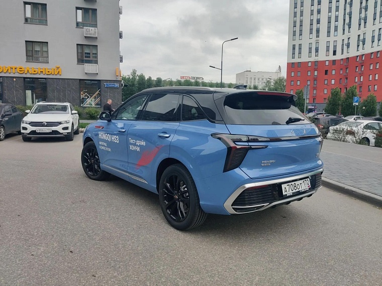 Китайский премиум на любой вкус: тестируем Hongqi HS3 и HS5 в Тюмени