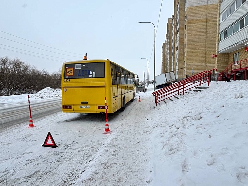 В Тюмени возбуждено уголовное дело после наезда школьного автобуса на ногу мальчика