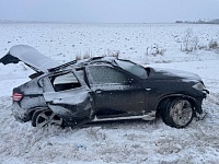 В съехавшей в кювет BMW на трассе Екатеринбург - Тюмень пострадали двое детей