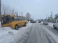 В центре Голышманово автомобилистка спровоцировала ДТП со школьным автобусом