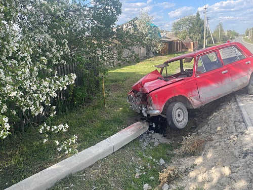 В Тюменском районе пьяный бесправник на чужой машине пострадал в ДТП