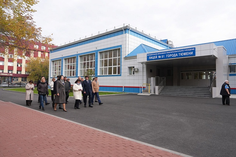 Возле тюменского лицея №81 появился стадион с самым большим пришкольным полем