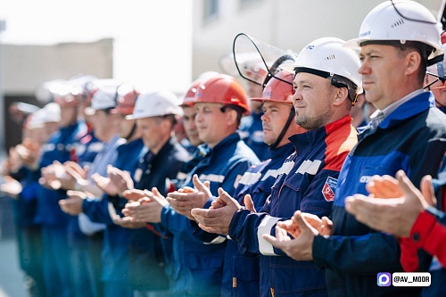 Александр Моор поздравил энергетиков с профессиональным праздником