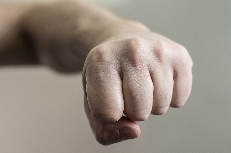 В Тюменской области суд вынес мужчине приговор за избиение несовершеннолетней дочери