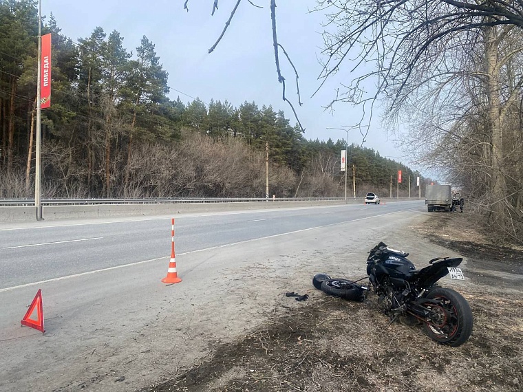 В Тюменской области два мотоциклиста попали в больницу после ДТП