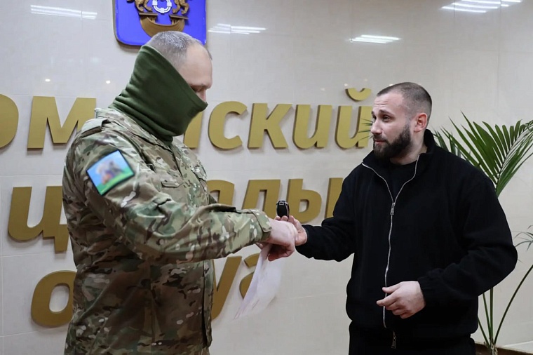 Боец СВО с позывным Гиря поблагодарил за машину компанию "Тюменский пломбир" и администрацию округа