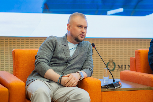 В петербургском Горном университете показали фильм о геологе, который ищет нефть