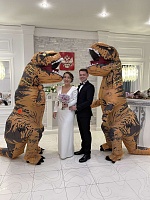 В Тобольске прошла свадьба с динозаврами