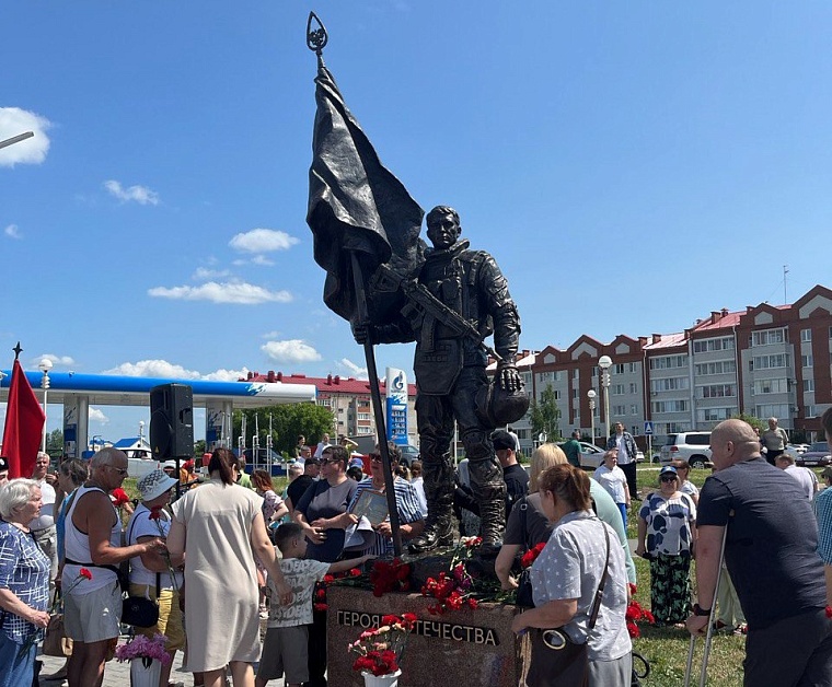 В Ишиме установили памятник участникам СВО