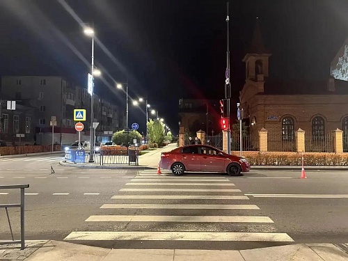 В центре Тюмени молодая автомобилистка сбила двух девушек