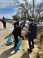 К защите от паводка деревни в Заводоуковском районе присоединились волонтеры