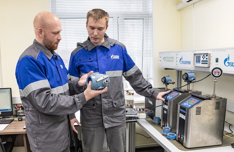 Слаженная работа команды профессионалов обеспечивает точный метрологический контроль, надежную эксплуатацию высокотехнологичного оборудования и достоверность измерений