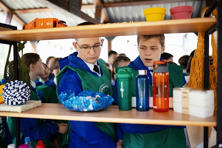 Оператор по обращению с отходами дал советы, что дарить тюменцам на 23 Февраля