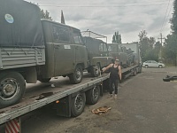 Землякам, воюющим на Донбассе, тюменцы доставили 12 внедорожников