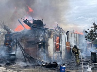 В тюменском СНТ «Энергетик 1» горит частный дом