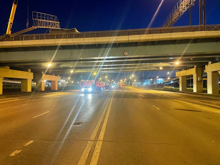 На путепроводе по Монтажников перекрывали движение из-за сбитой опоры