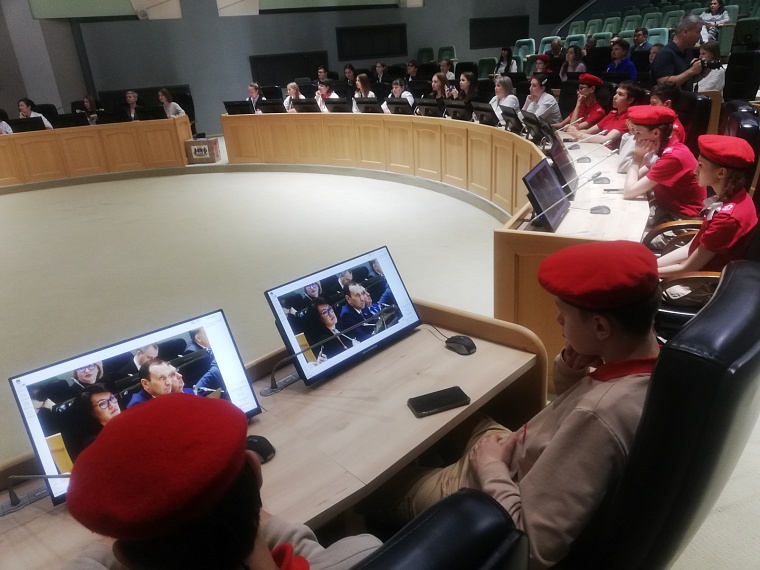 Светлана Иванова рассказала тюменским школьникам о работе депутатов гордумы