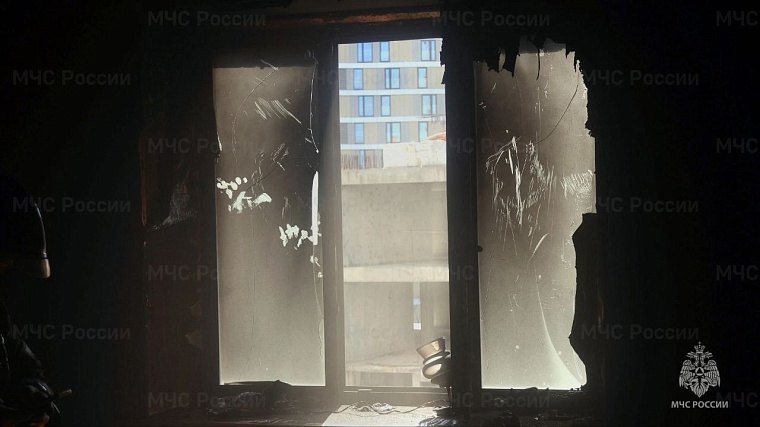 В центре Тюмени тушили пожар в квартире многоэтажки