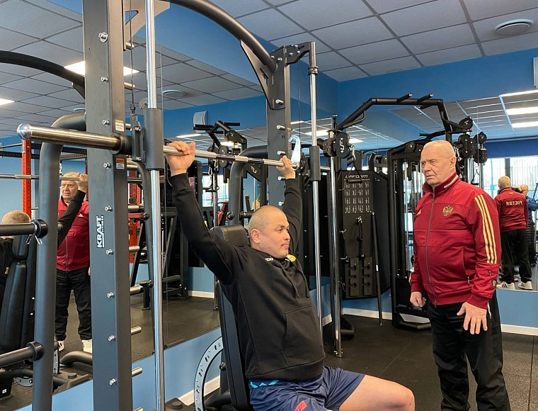 Герой России Рустам Сайфуллин осмотрел новый спортивный комплекс «Водник» в Тюмени