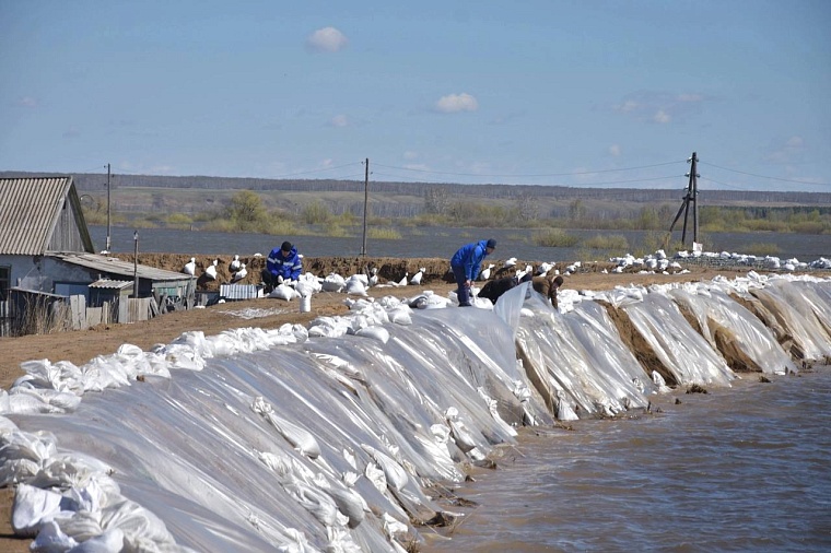 В Абатском районе вода поднялась на полметра за сутки