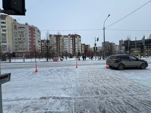 В Тюмени в районе Мыса автомобилистка сбила девочку возле школы