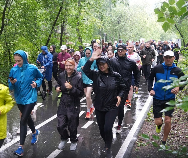 С пробежки День рождения Тюмени начали отмечать сотни горожан