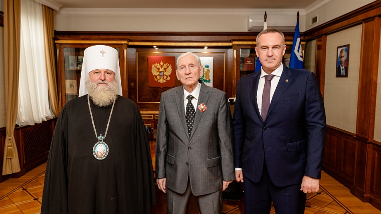 Первому губернатору ХМАО Александру Филипенко вручен орден Александра Невского