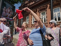 На улице Дзержинского открылась фотовыставка "Надежный тыл"
