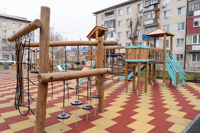 Депутаты Светлана Иванова и Георгий Муратов побывали в благоустроенном дворе на Игримской