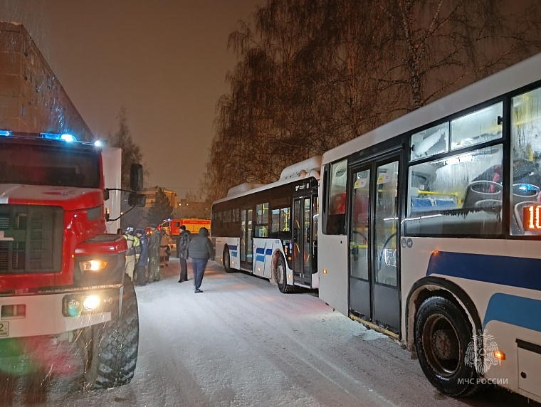 В Тобольске из-за пожара в пятиэтажке эвакуировали жителей