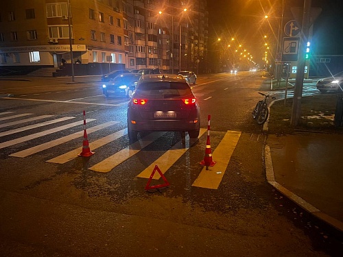 На пешеходном переходе в Тюмени пострадал велосипедист