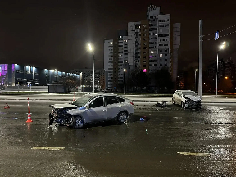 В Тюмени пьяный водитель ночью спровоцировал ДТП