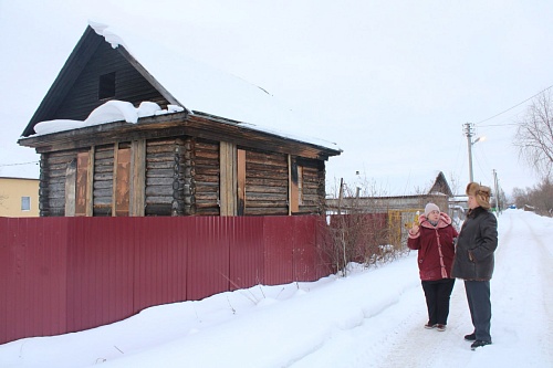 В Тобольском округе по поручению губернатора восстанавливают после пожара дом семьи участника СВО