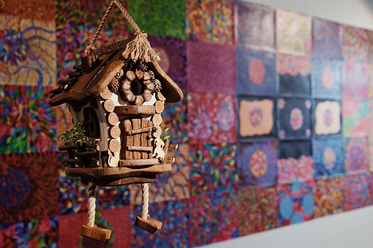 Тюменцев приглашают на бесплатную выставку работ местных художников «Дома»