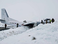 Самолет АН-26 авиакомпании Utair совершил жесткую посадку на Ямале